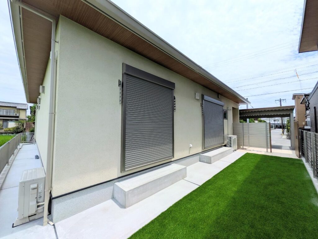 【愛西市】グレージュと木目が調和した、回遊動線のある平屋