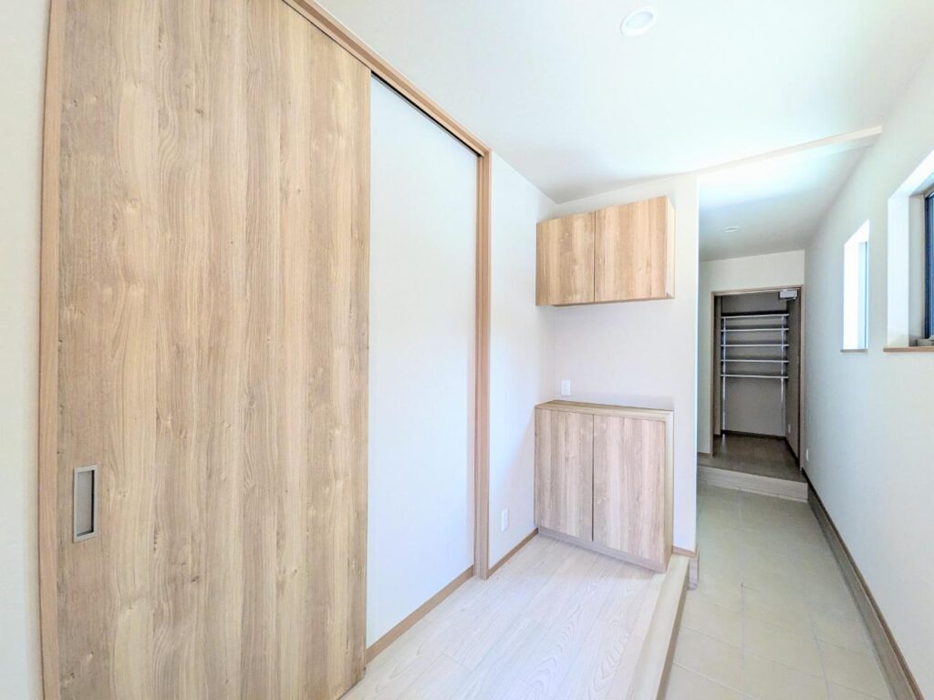 【愛西市】グレージュと木目が調和した、回遊動線のある平屋