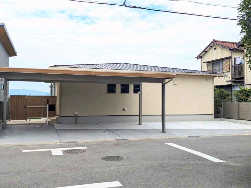 【愛西市】グレージュと木目が調和した、回遊動線のある平屋