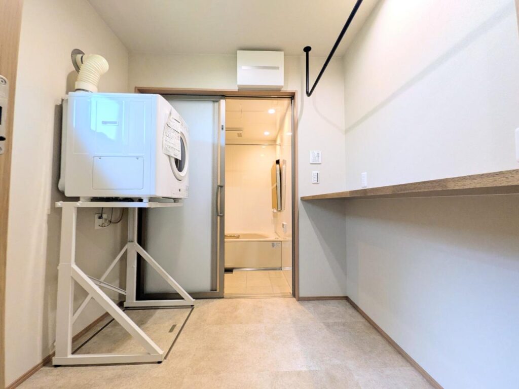 【愛西市】グレージュと木目が調和した、回遊動線のある平屋